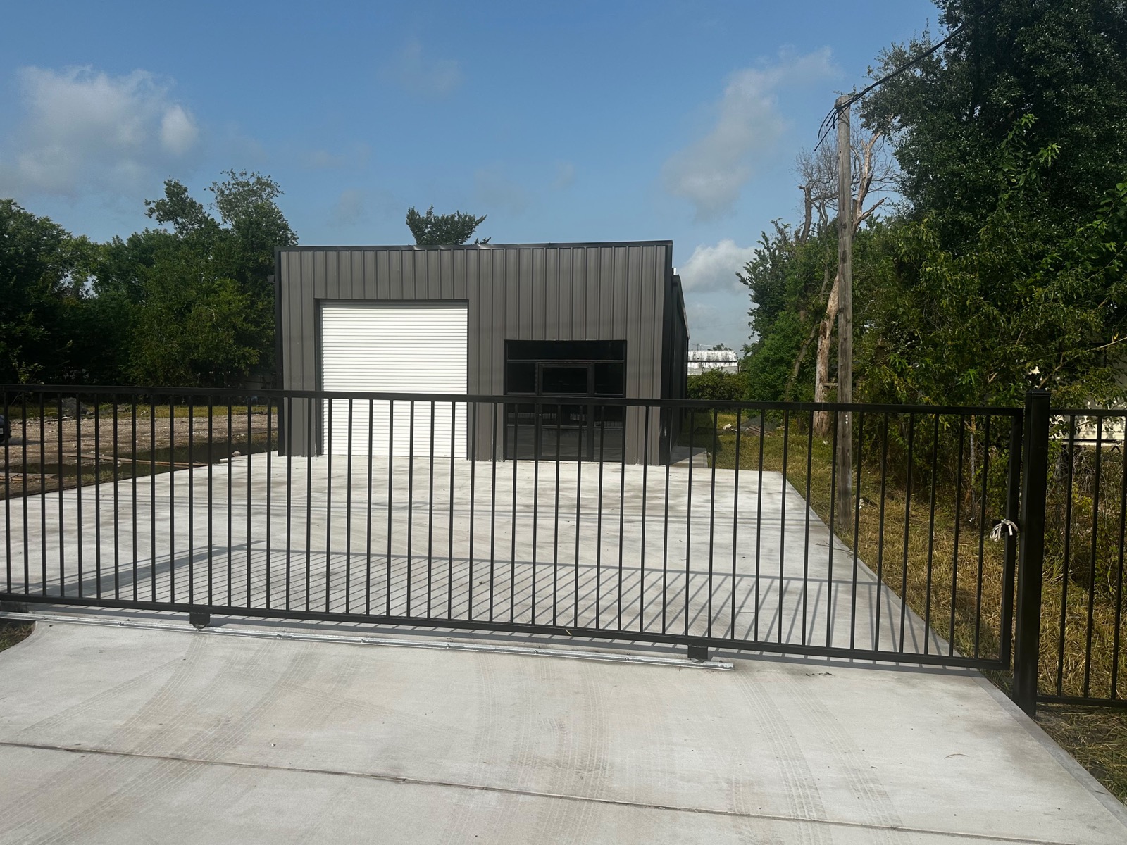 14725 W. Hardy Rd — 2,400 SF, 14000sf Outdoor Storage Flex/Light Industrial — photo 1