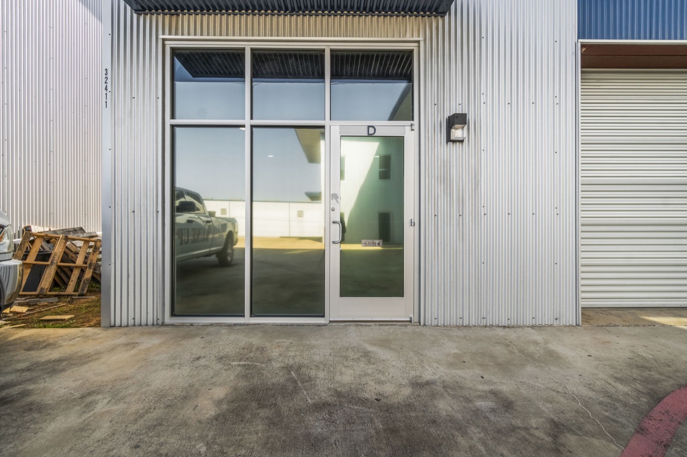 32411 Tamina Rd — Warehouse/Roll-up Area